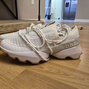 Sorel Kinetic Sneakers NWOT